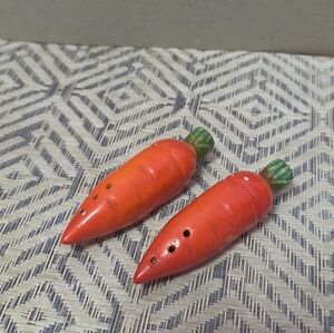 Vtg Miniature Carrot Salt Pepper Shaker Set #123